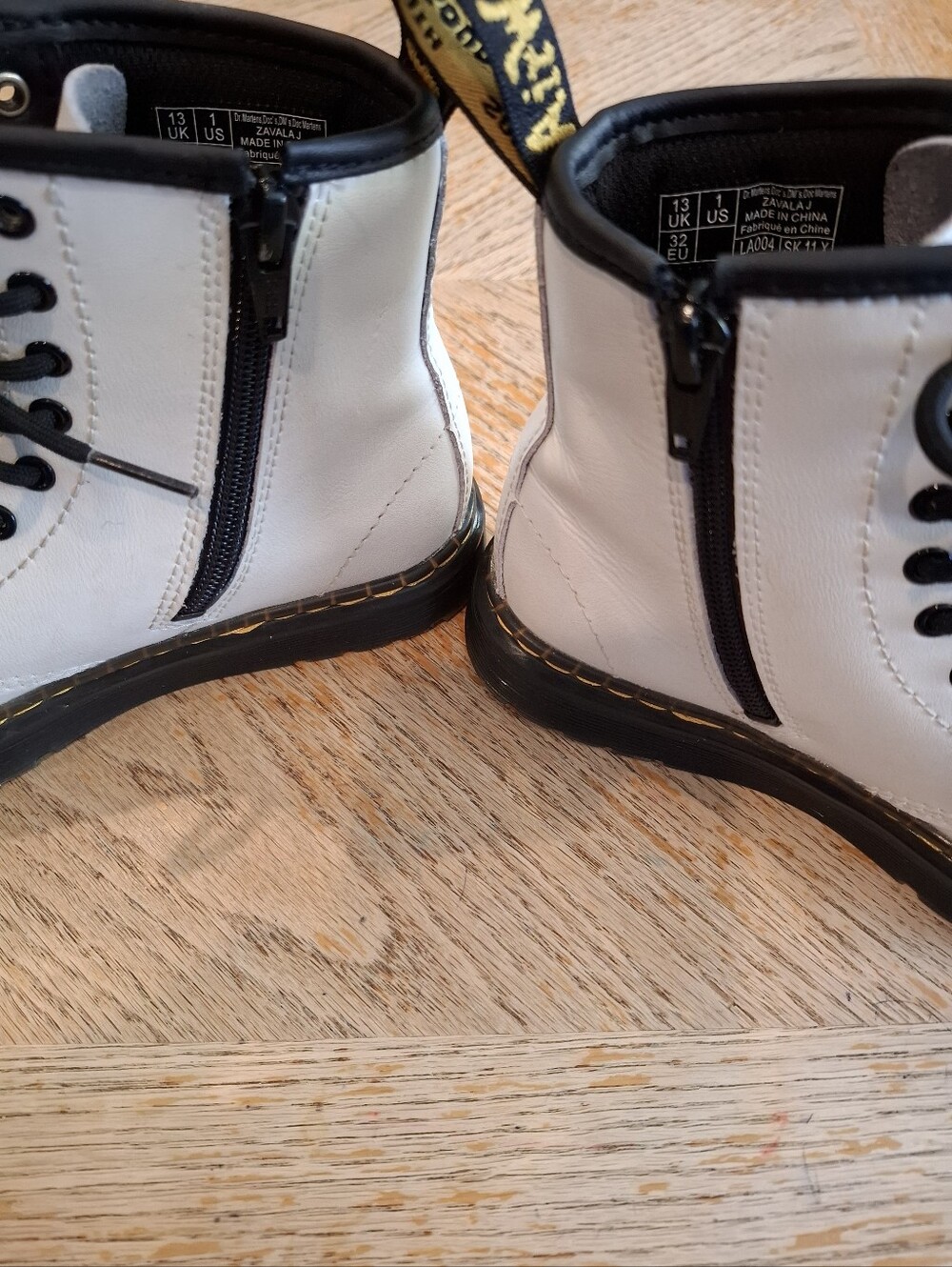 Doc Dr. Martens Girls Zavala J Lace Up Combat Boot White Size 1 Youth - Picture 3 of 14